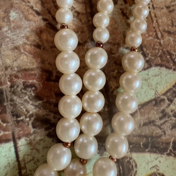 Beautiful Elegant Pearl Necklace 24 inch.Exc Condition Lux Item - Picture 2 of 9